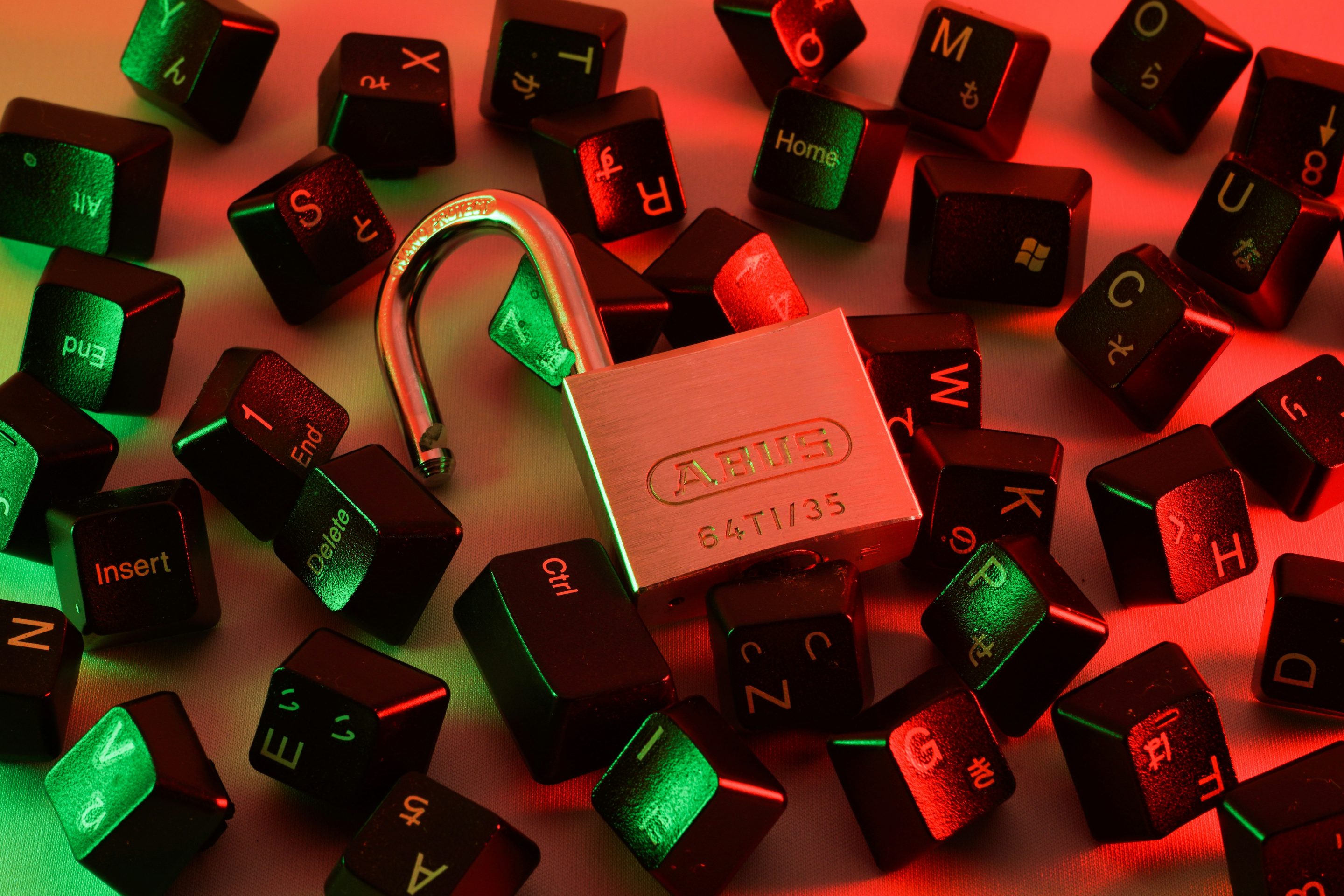 flyd-zAhAUSdRLJ8-unsplash (1) abstract of keyboard keys and a padlock to represent account takeover fraud