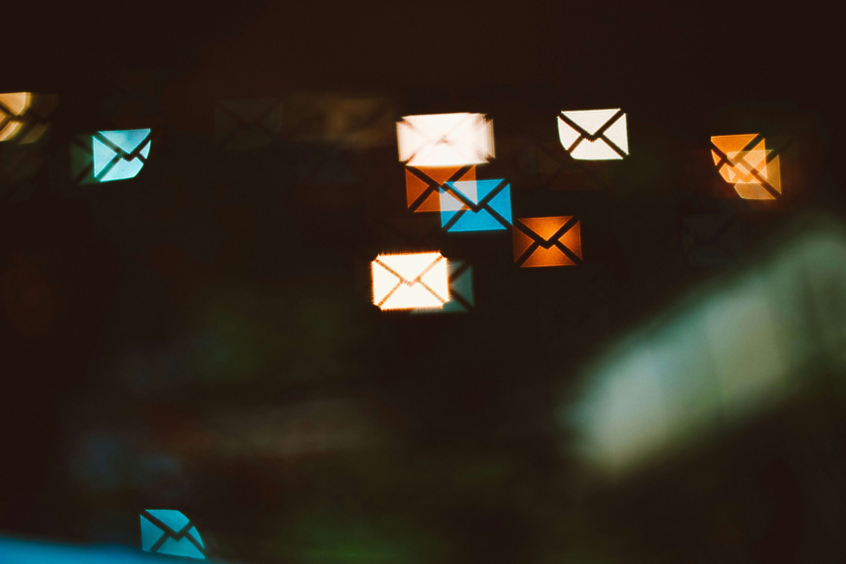 le-vu-vSlCNmZdjHQ-unsplash (1) business email compromise ominous computer image